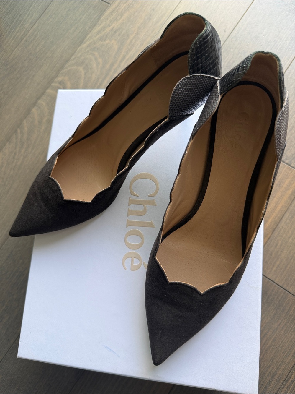 Chloé Black Pointed Scalloped Leather Pumps